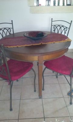 Relookage d'une table en merisier en blanc vieilli et bois naturel à Martigues